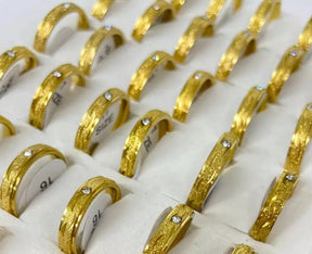 Par de Aliança Dourada Diamantada Com Ondas e Dois Frisos 4mm